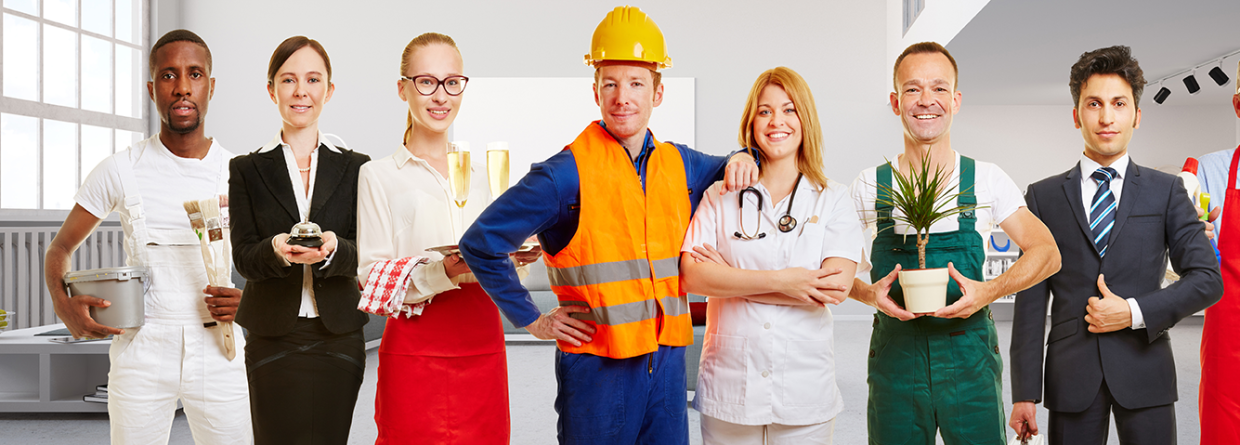 Bedrijfsarts samen met medewerkers uit verschillende branches